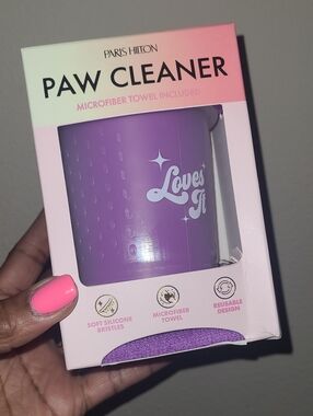 Paris Hilton Pink Paw Cleaner with Microfiber Towel